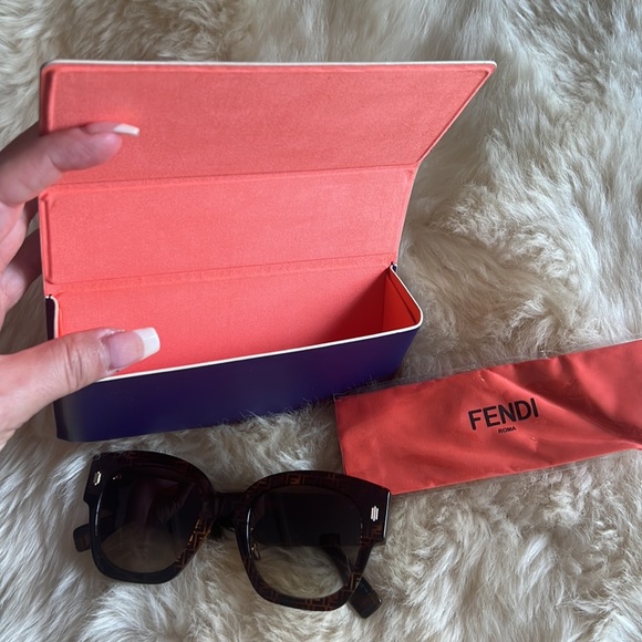 Authentic Fendi Monogram Sunglasses - never worn - Picture 8 of 8